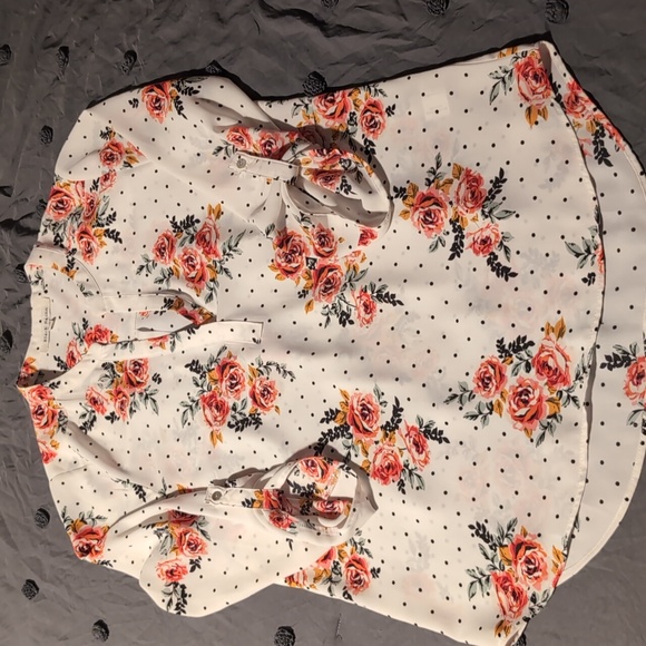2/$10 Black Rainn floral and polkadot top - Picture 1 of 5